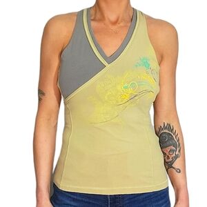 Mountain Hardwear Active Top Size Medium Grey Yellow Built in Bra